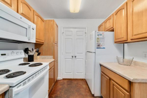 3br/2ba Full Condo w/ Pool & Gym, Sleeps 7
